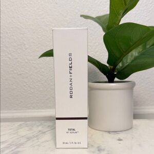 NWOT Rodan + Fields Total RF Serum